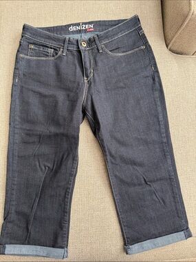 Denizen from Levi’s dark denim cropped/cuffed capri length shorts. size 12.
